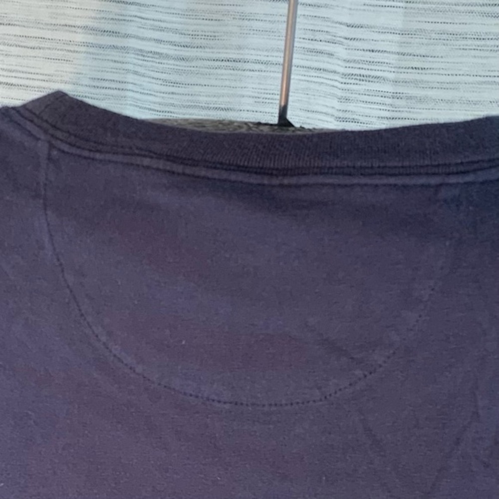 Duluth Trading Co. NWT Navy longtail T with a chest pocket. - Picture 5 of 16